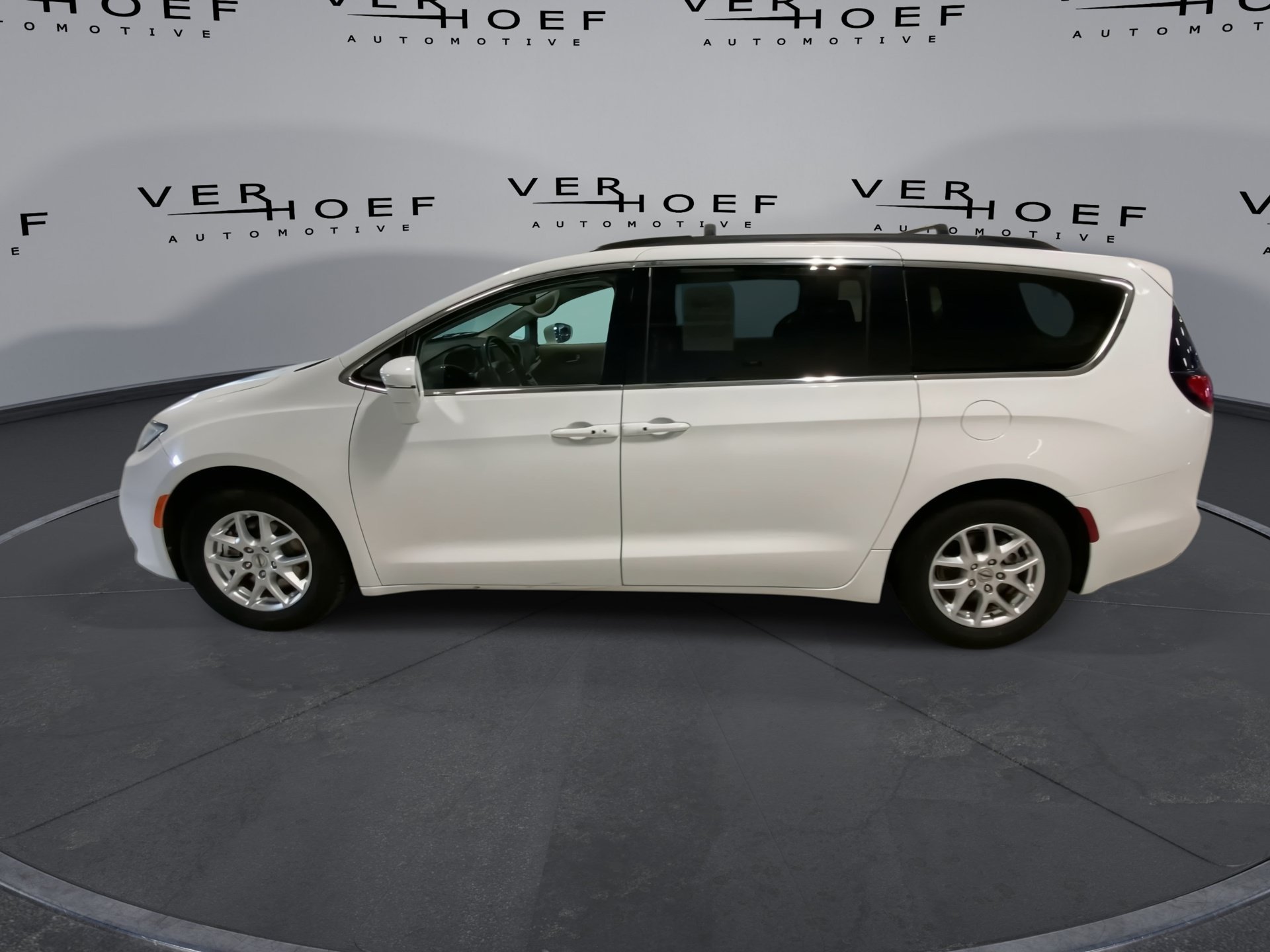 Used 2022 Bright White Clearcoat Chrysler Touring L image 5