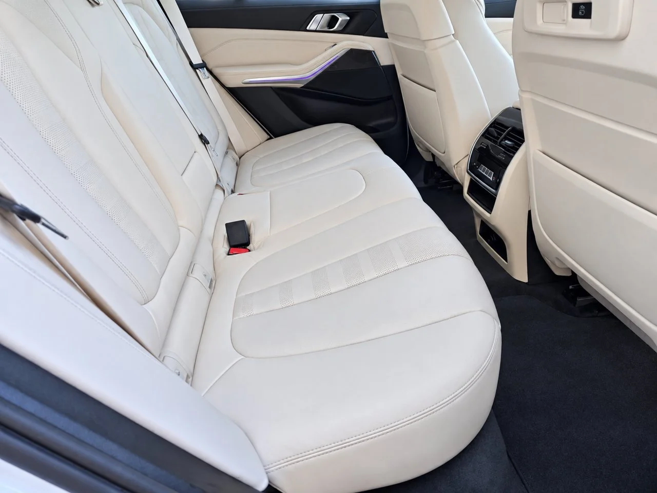 Used 2022 Mineral White Metallic BMW xDrive40i image 33