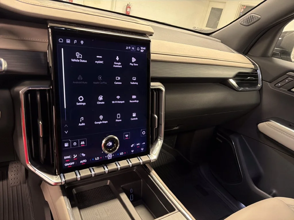 New 2027 Sterling Metallic GMC Elevation image 37