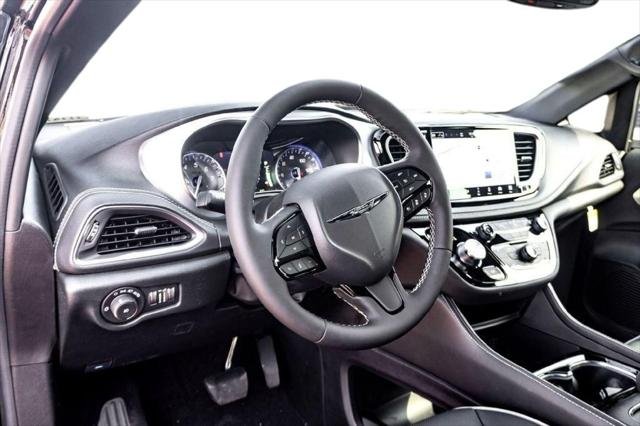 New 2026 Diamond Black Crystal Pearl-Coat Exterior Paint Chrysler Limited image 11