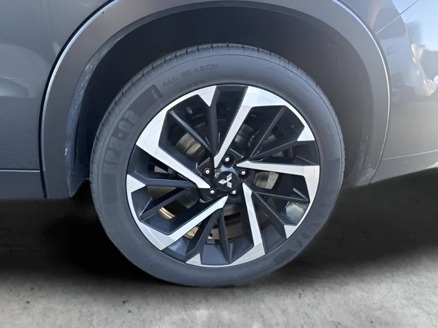 Used 2024 Gray Mitsubishi SE image 24