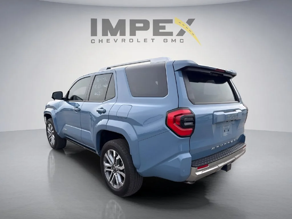 Used 2025  Toyota SR5 image 3