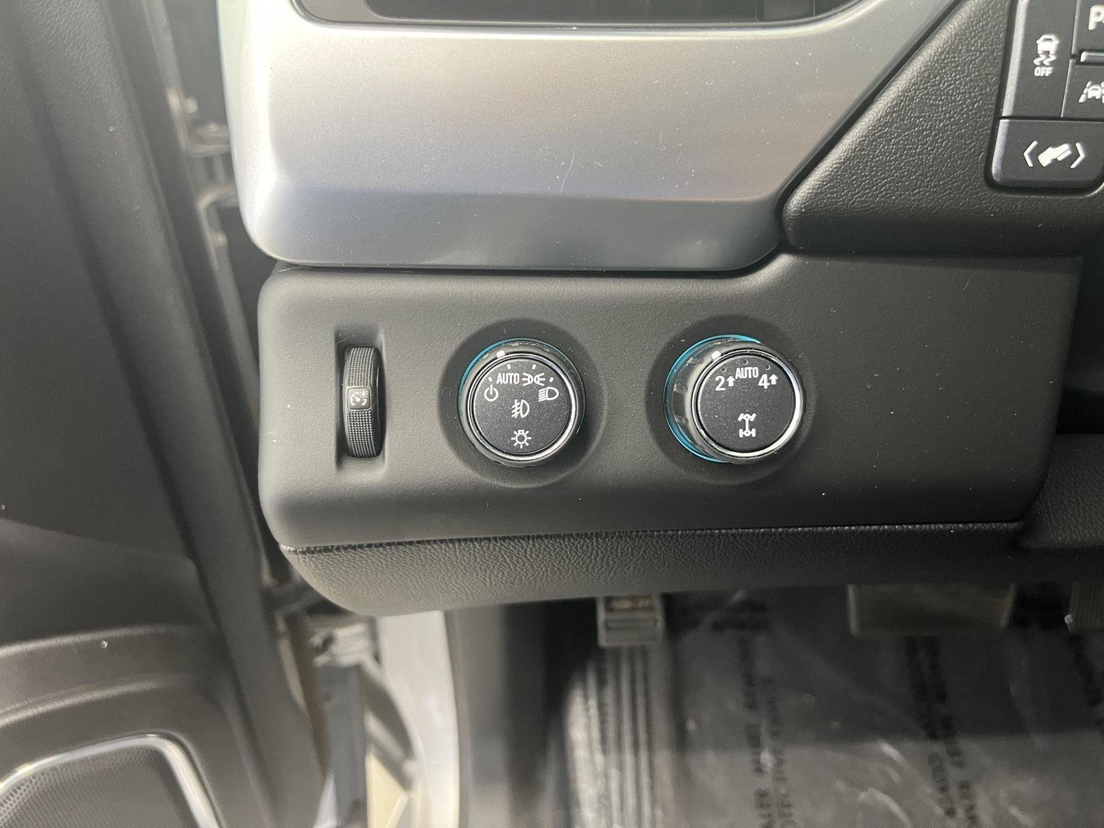 Used 2020 Silver Ice Metallic Chevrolet Premier image 14