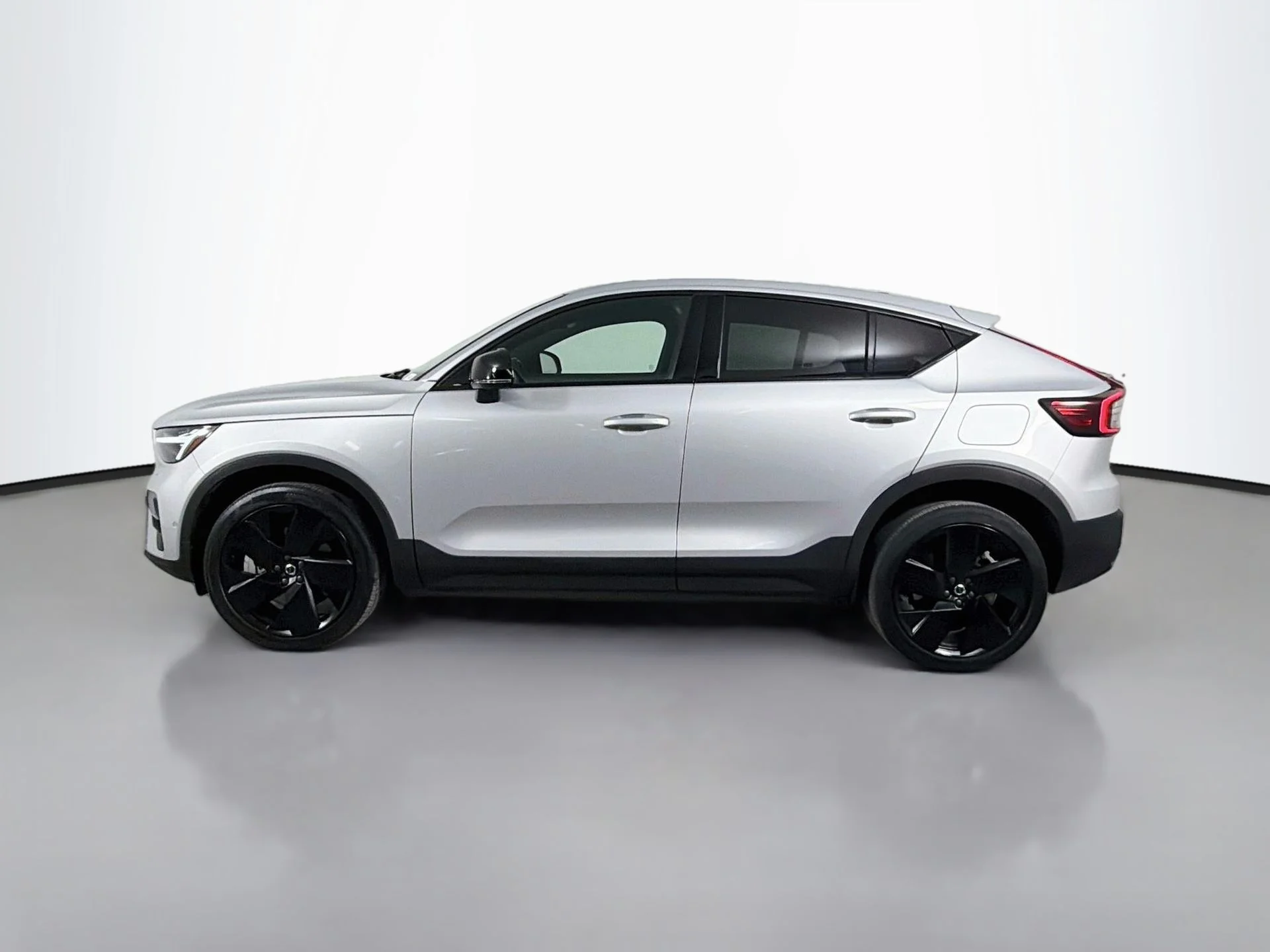 Used 2023 Silver Volvo Ultimate image 9