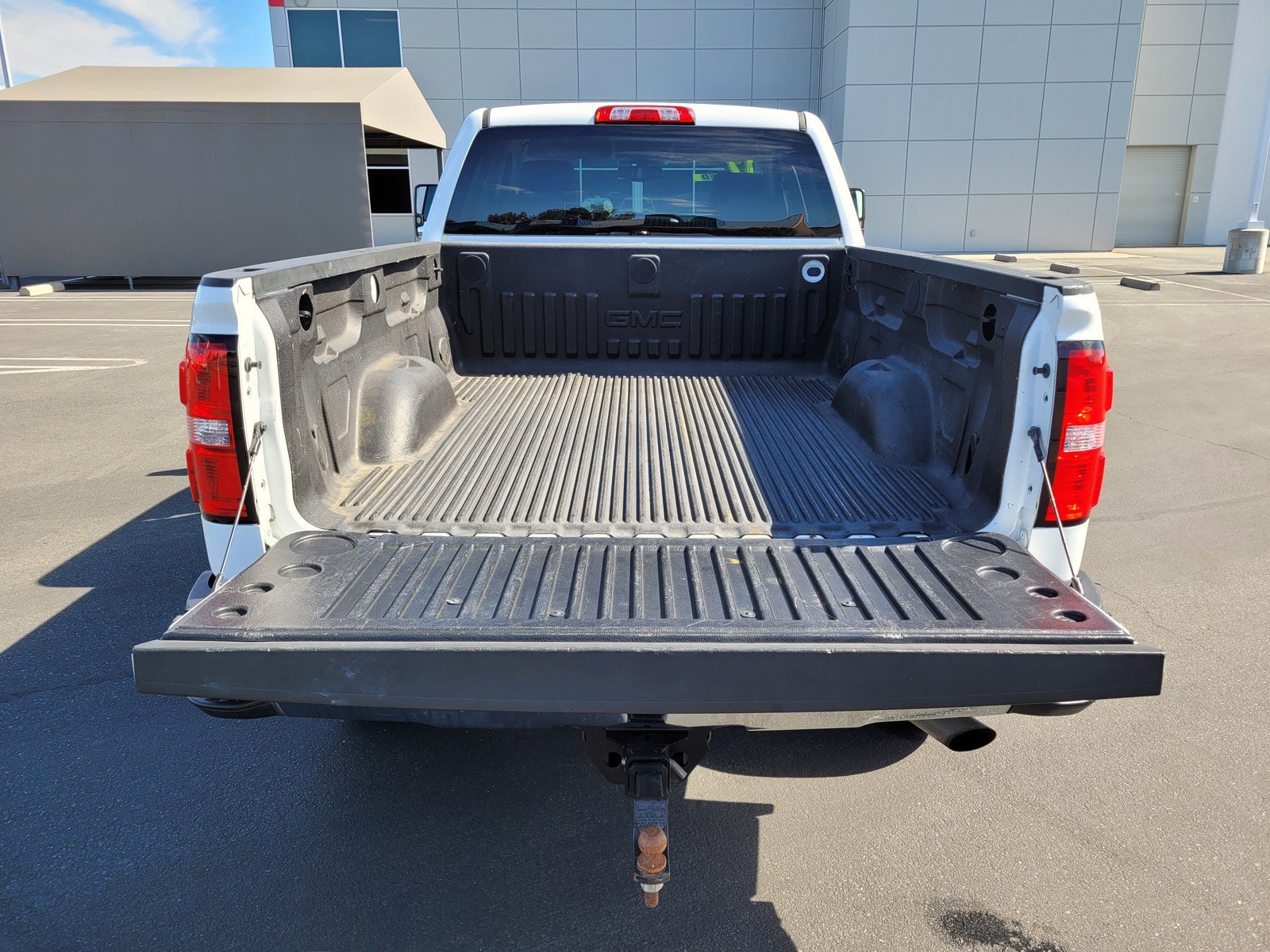 Used 2017 Summit White GMC  image 10