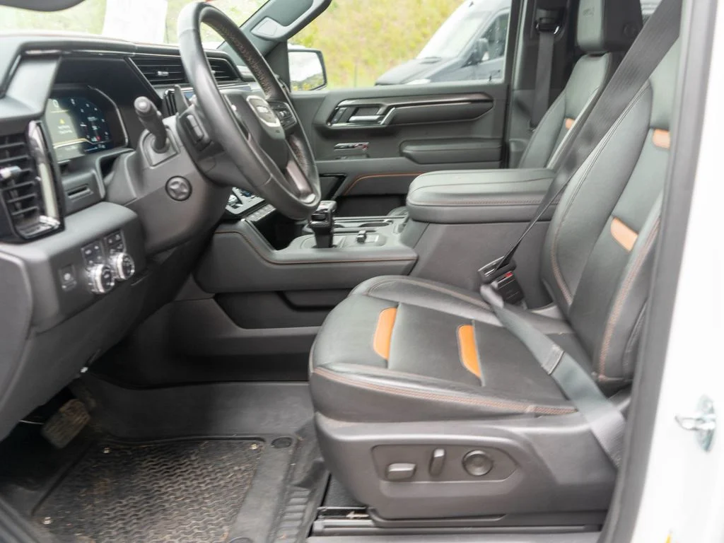 Used 2023 White GMC AT4 image 12