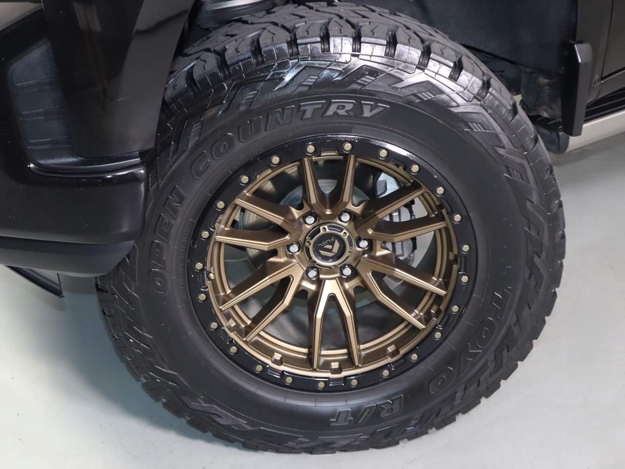 Used 2020 Black Chevrolet High Country Crew Cab image 8
