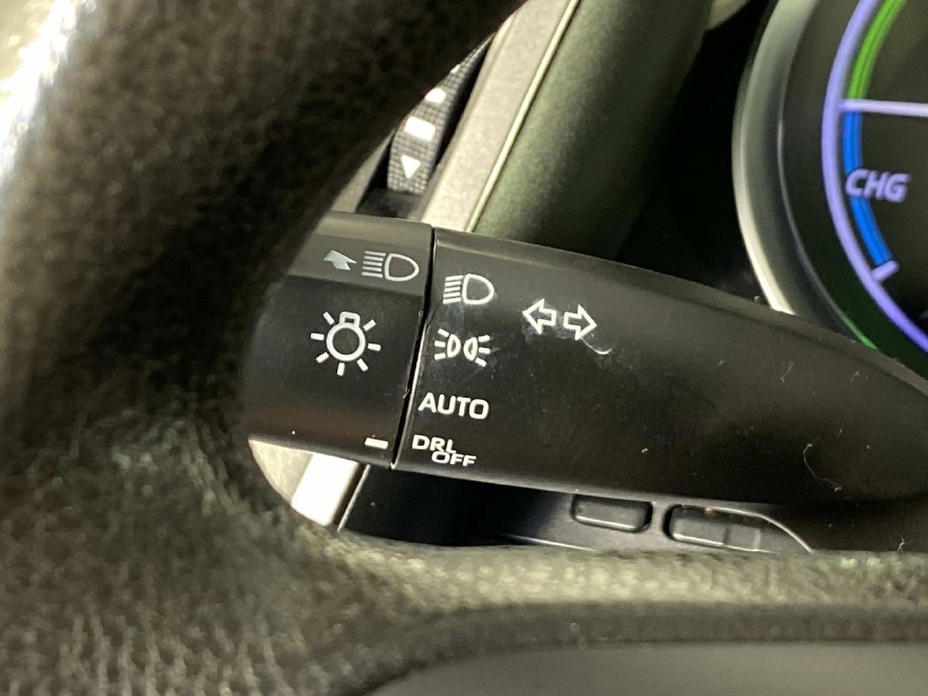 Used 2020 Silver Toyota LE image 19