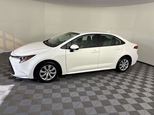Used 2025 White Toyota LE image 5