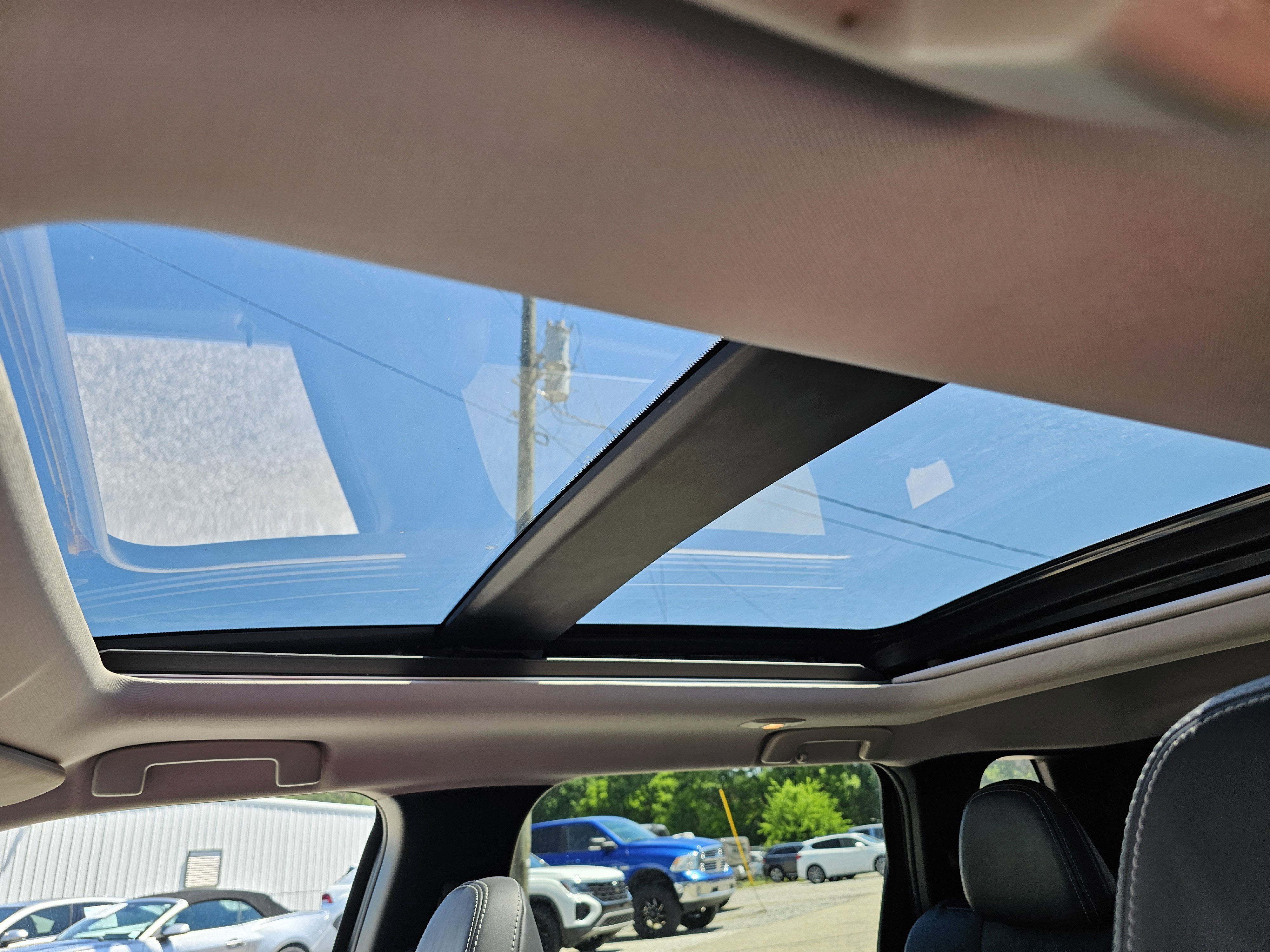 Used 2022 Black Diamond Mitsubishi SE Launch Edition image 18