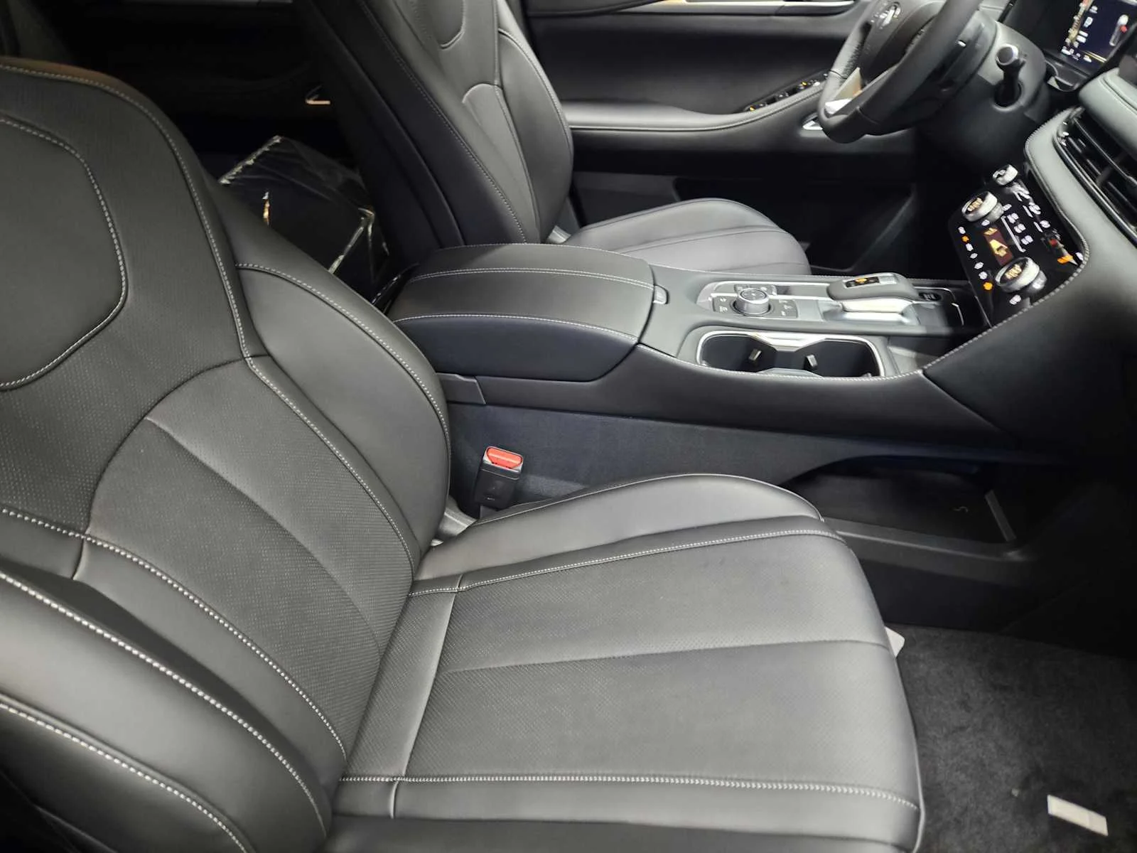 New 2026 GRAPHITE SHADOW INFINITI Luxe FWD image 9