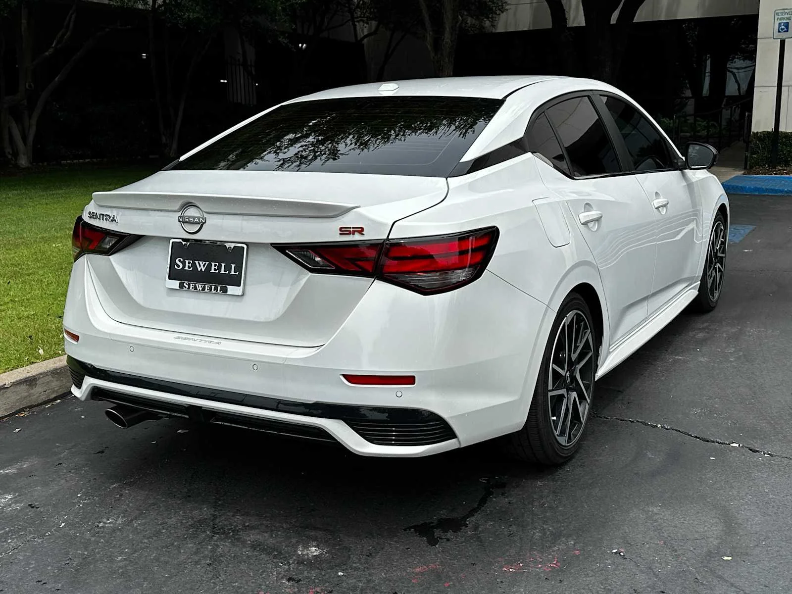Used 2025  Nissan SR image 4