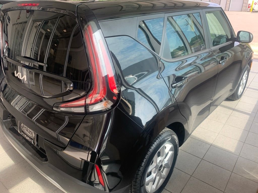 Used 2025 Black Kia LX image 17