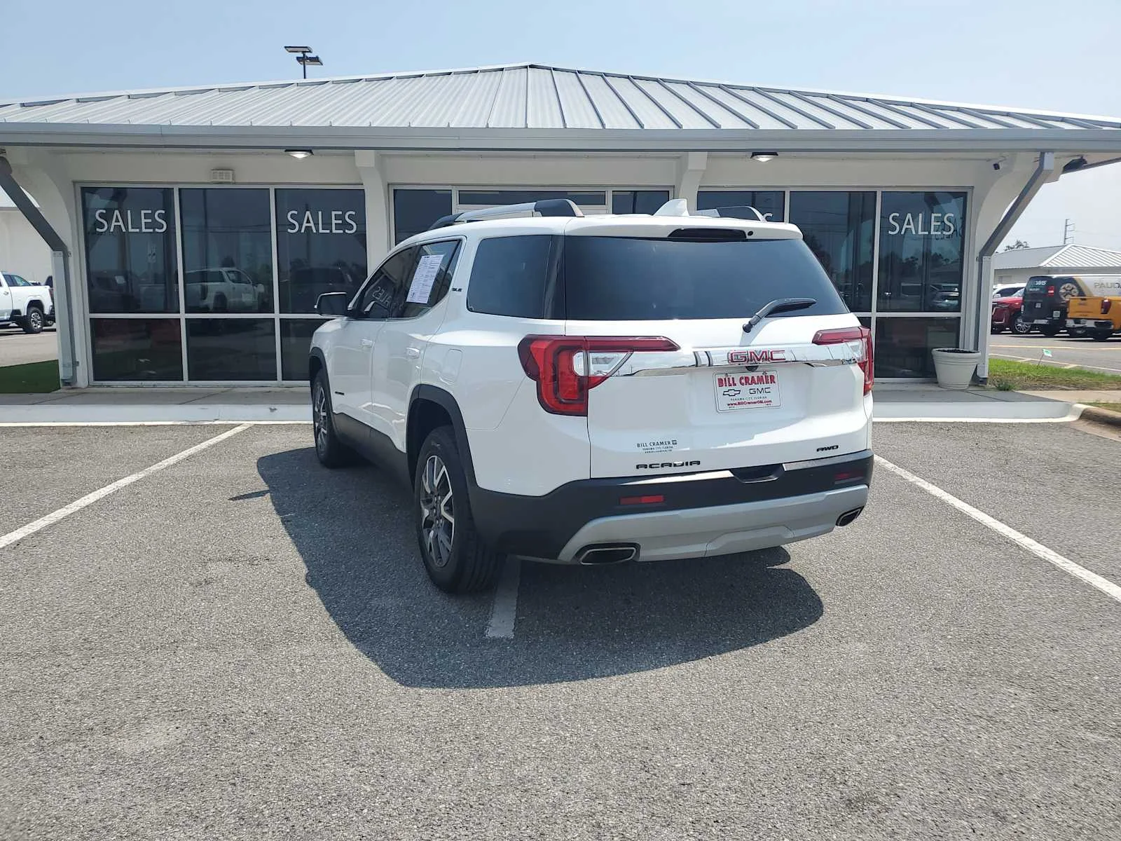 Used 2020 SUMMIT WHITE GMC SLE image 3