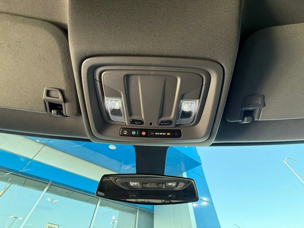Used 2022 SUMMIT WHITE GMC SLE image 28