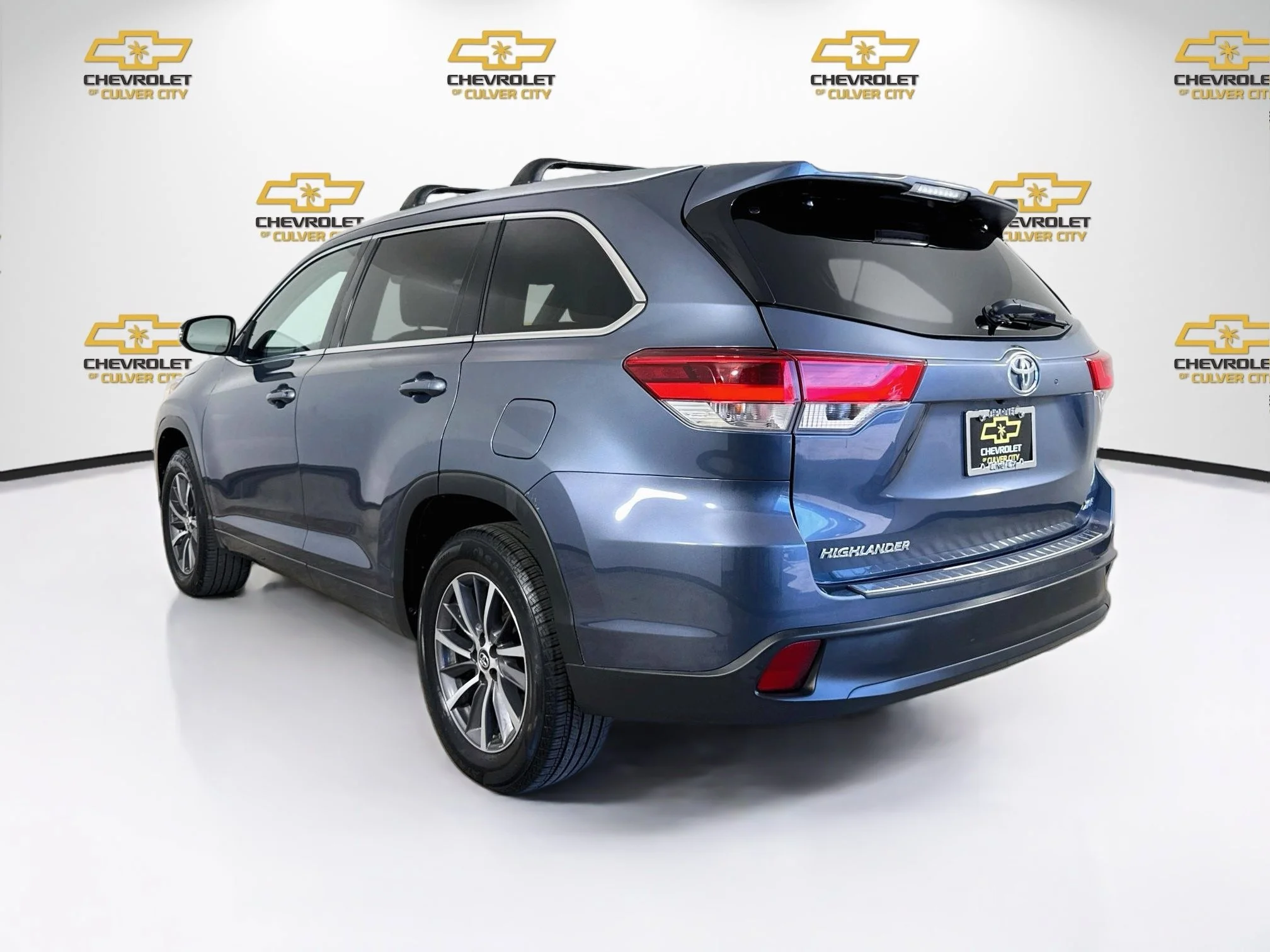 Used 2018 Blue Toyota SE image 6