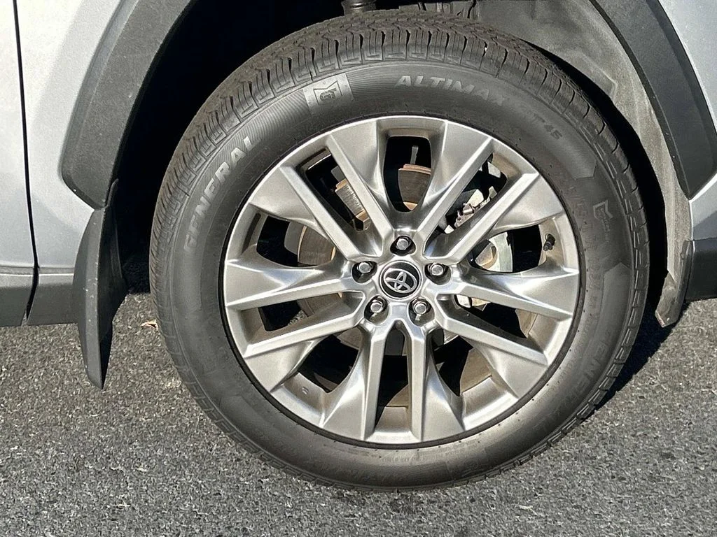 Used 2024 Silver Toyota XLE Premium image 10
