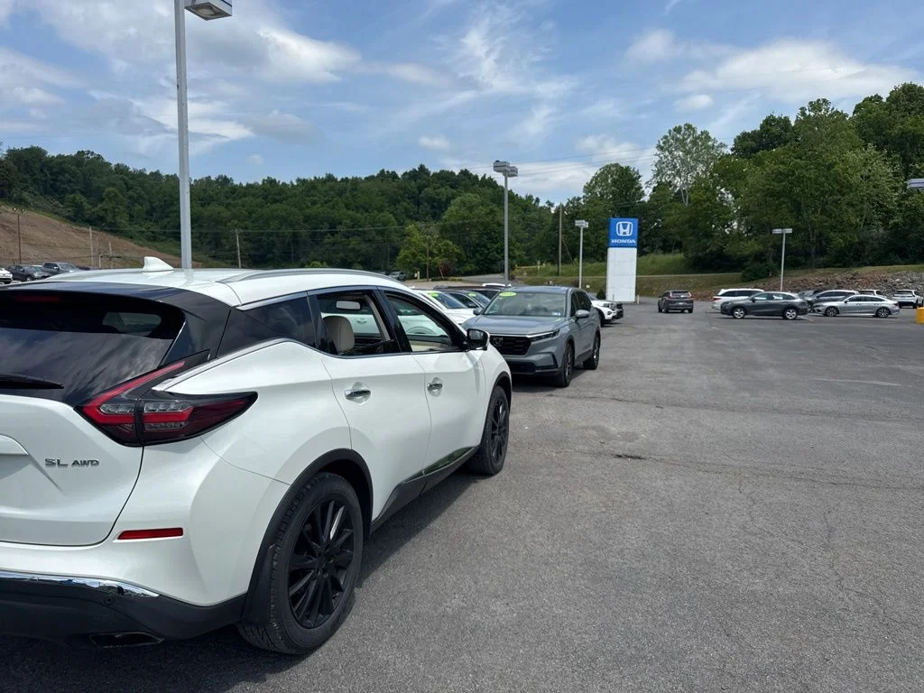 Used 2020 White Nissan SL image 5
