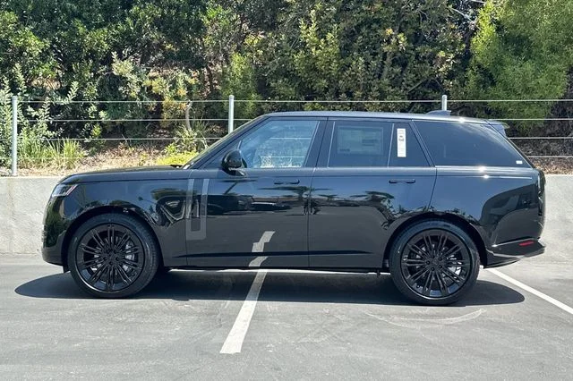 New 2026 Santorini Black Land Rover SE image 2