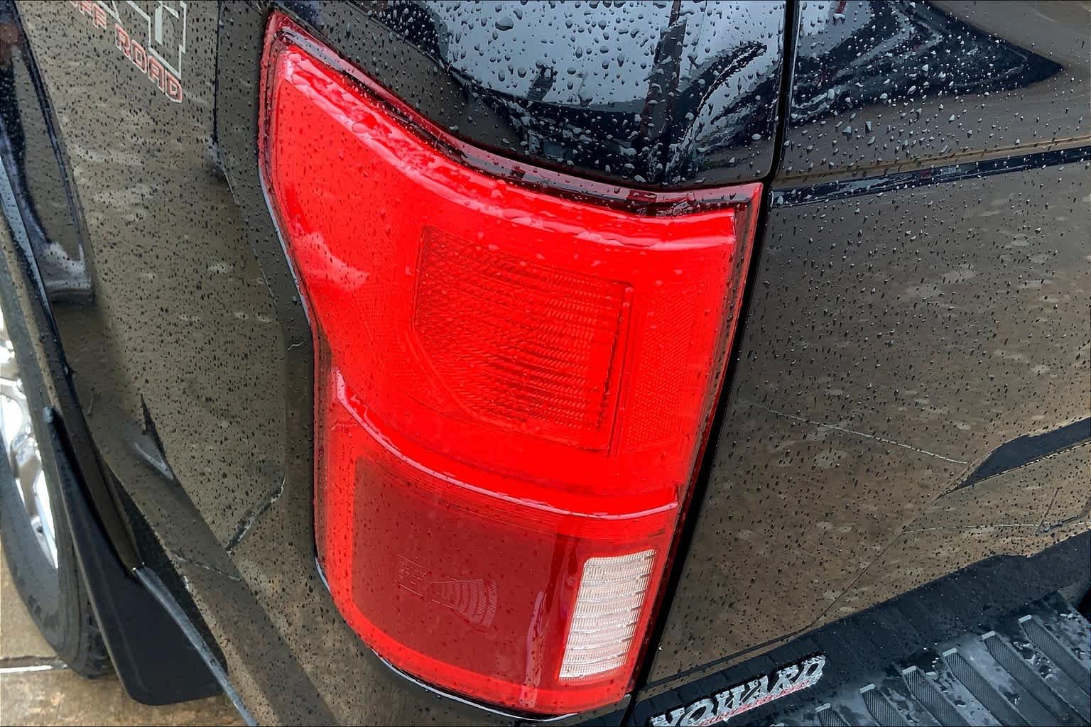 Used 2020 Agate Black Metallic Ford LARIAT image 25
