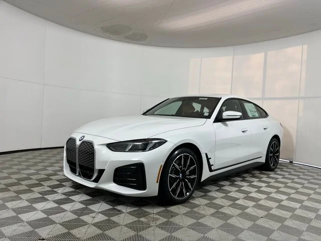 New 2026 White BMW xDrive40 image 3