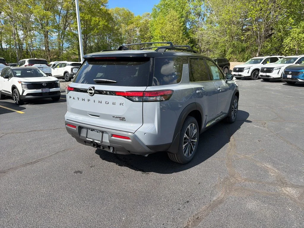 New 2026 Boulder Gray Pearl / Super Black Two-tone Nissan Platinum image 5