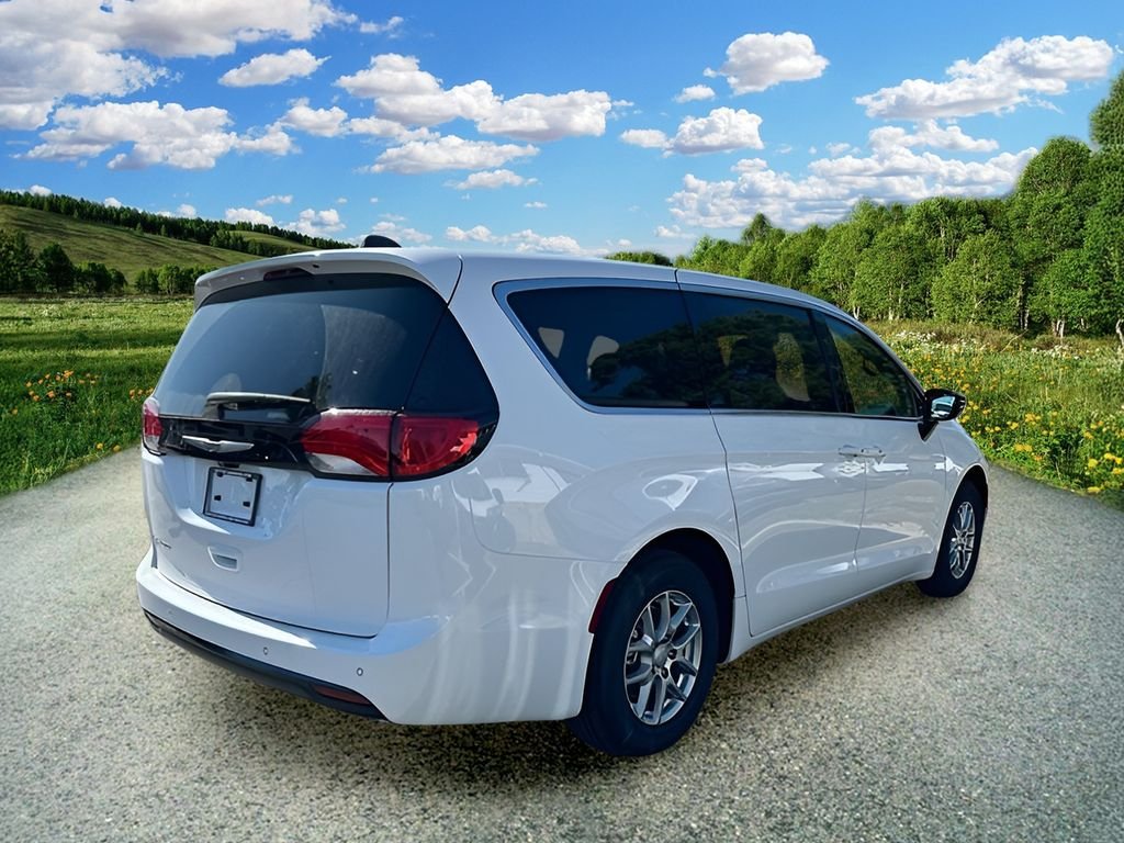 New 2026 Bright White Clear-Coat Exterior Paint Chrysler LX image 4