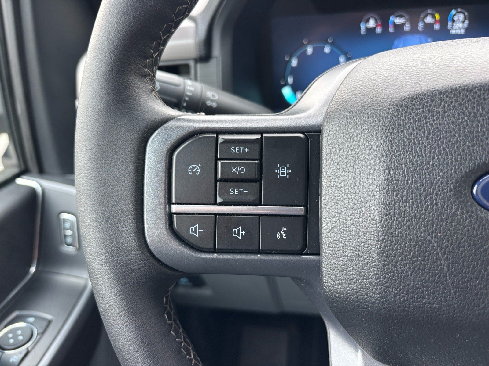 Used 2025 Gray Ford XLT image 16