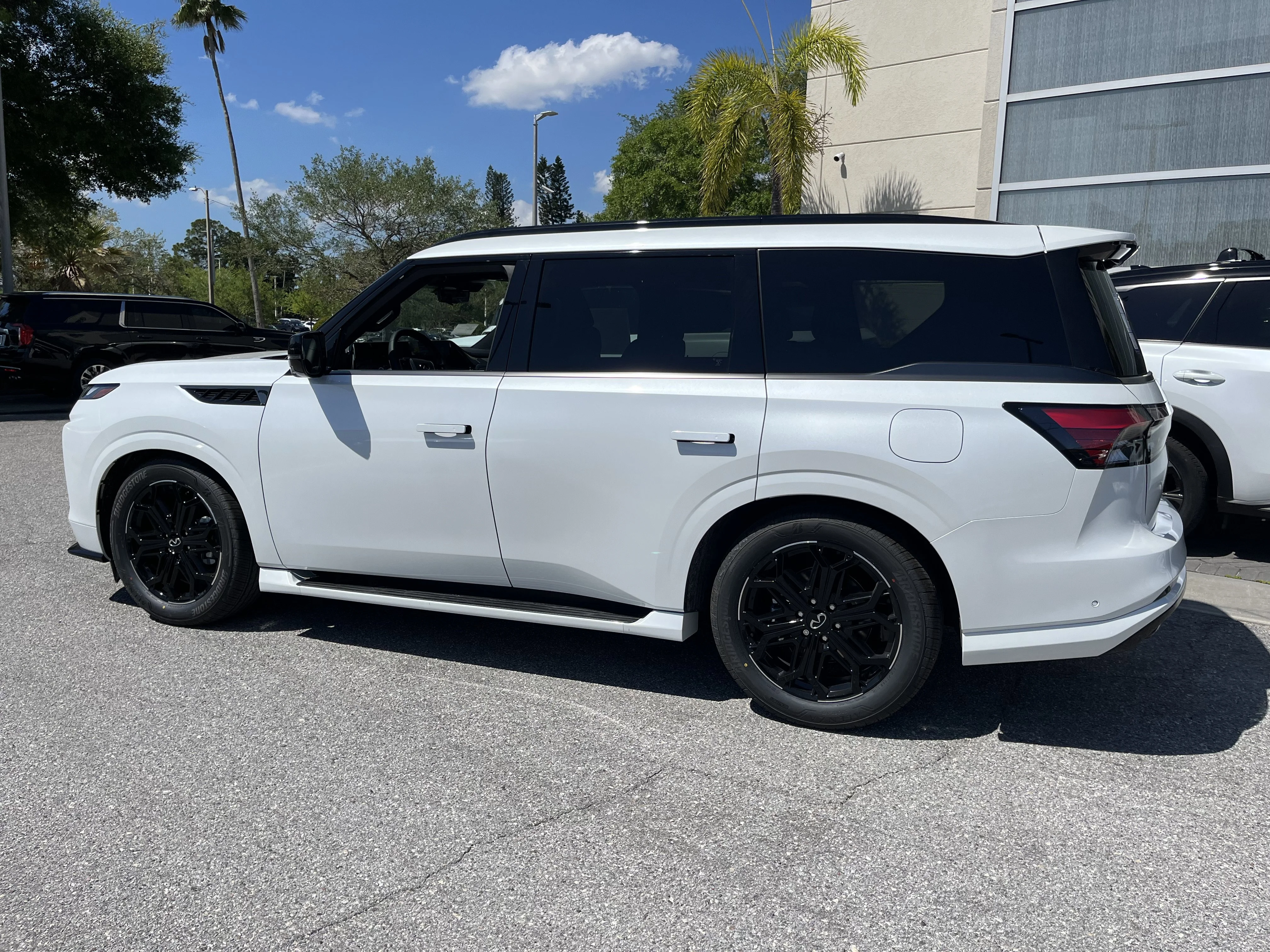 New 2026 Radiant White INFINITI SPORT image 3