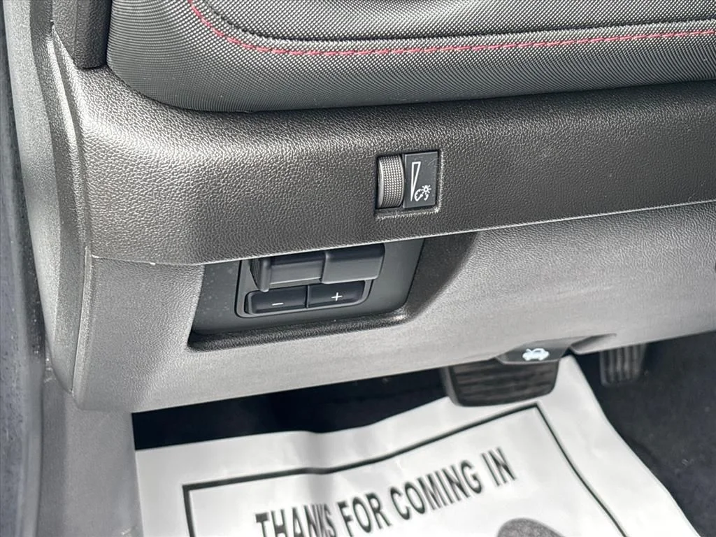 Used 2025 White Chevrolet Z71 image 26