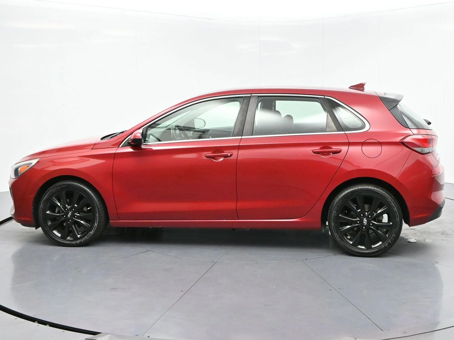 Used 2019 Scarlet Red Pearl Hyundai Auto image 4