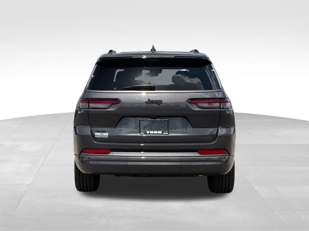 New 2026 Baltic Gray Metallic Clear-Coat Exterior Paint Jeep Limited Reserve image 6
