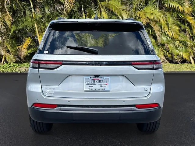 New 2026 Silver Zynith Exterior Paint Jeep  image 4