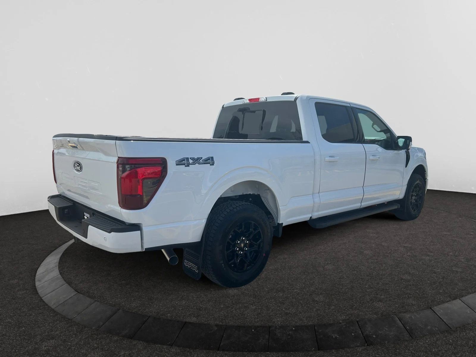 New 2026 Oxford White Ford XLT image 5