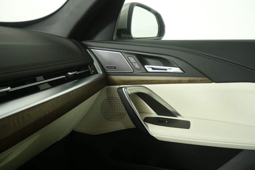 New 2026 Space Silver Metallic BMW xDrive28i image 21