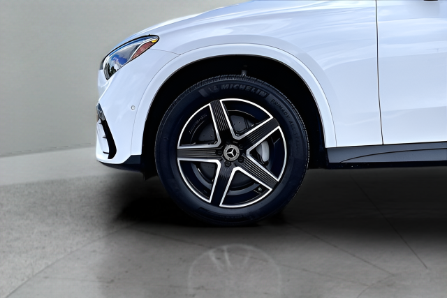 Used 2026  Mercedes-Benz GLC 300 Coupe image 37