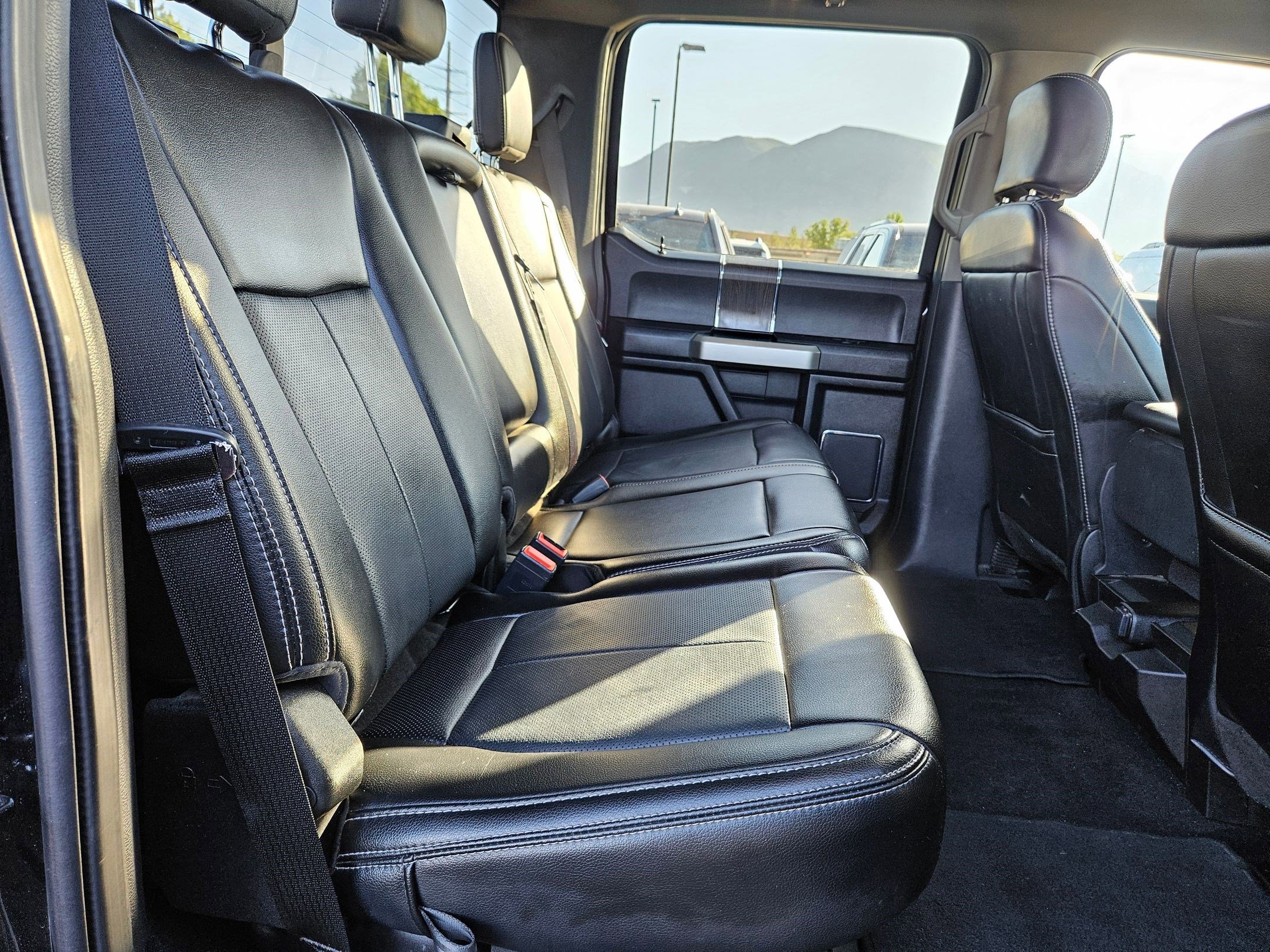 Used 2021 Black Metallic Ford LARIAT image 31