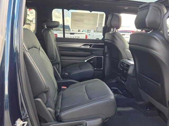 New 2026 Fathom Blue Pearlcoat Jeep  image 17
