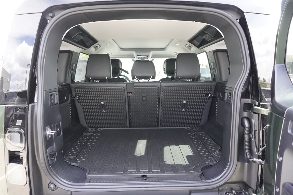 New 2026 Woolstone Green Land Rover S image 31