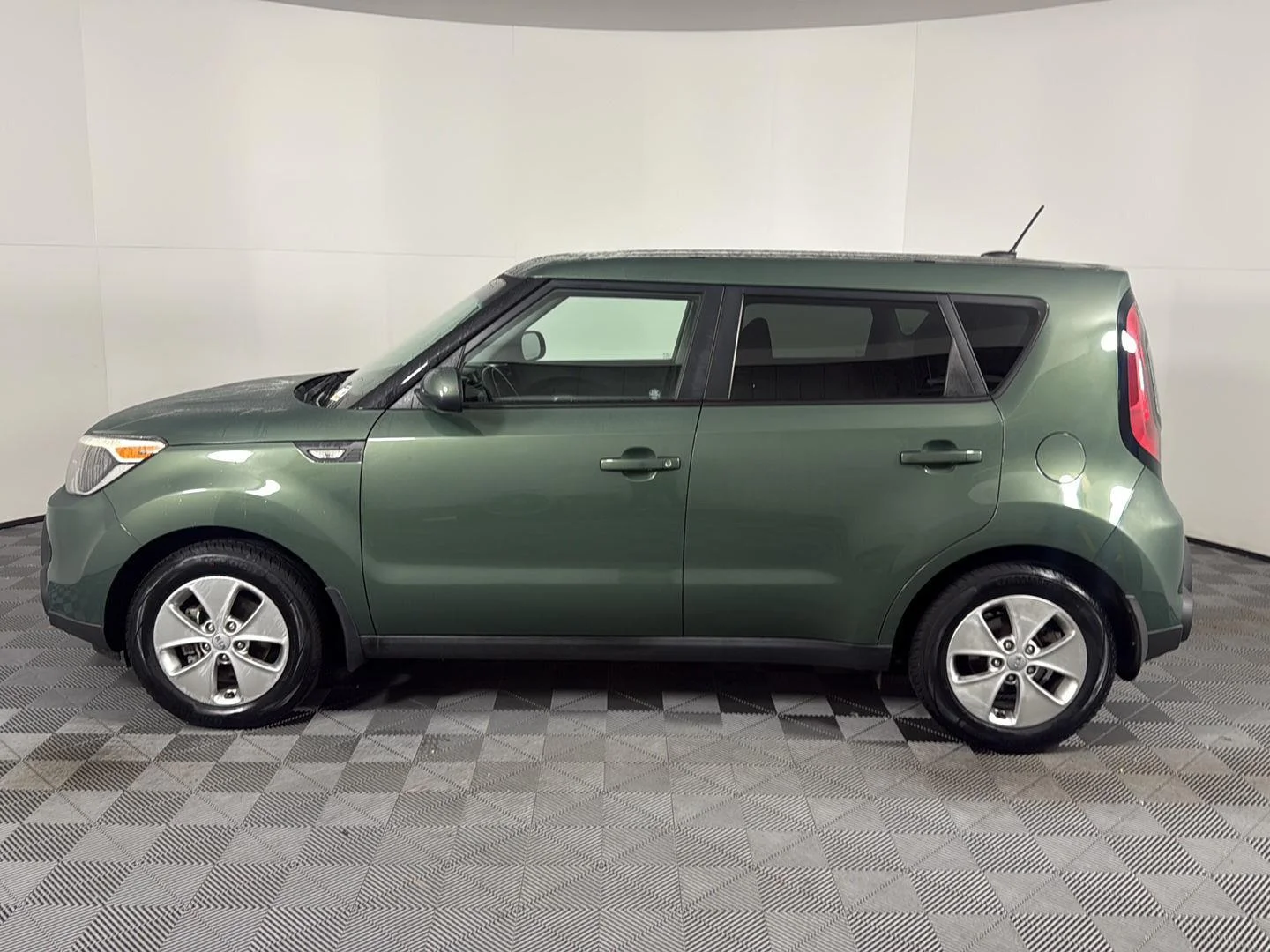 Used 2014 Kale Green Kia Base image 6