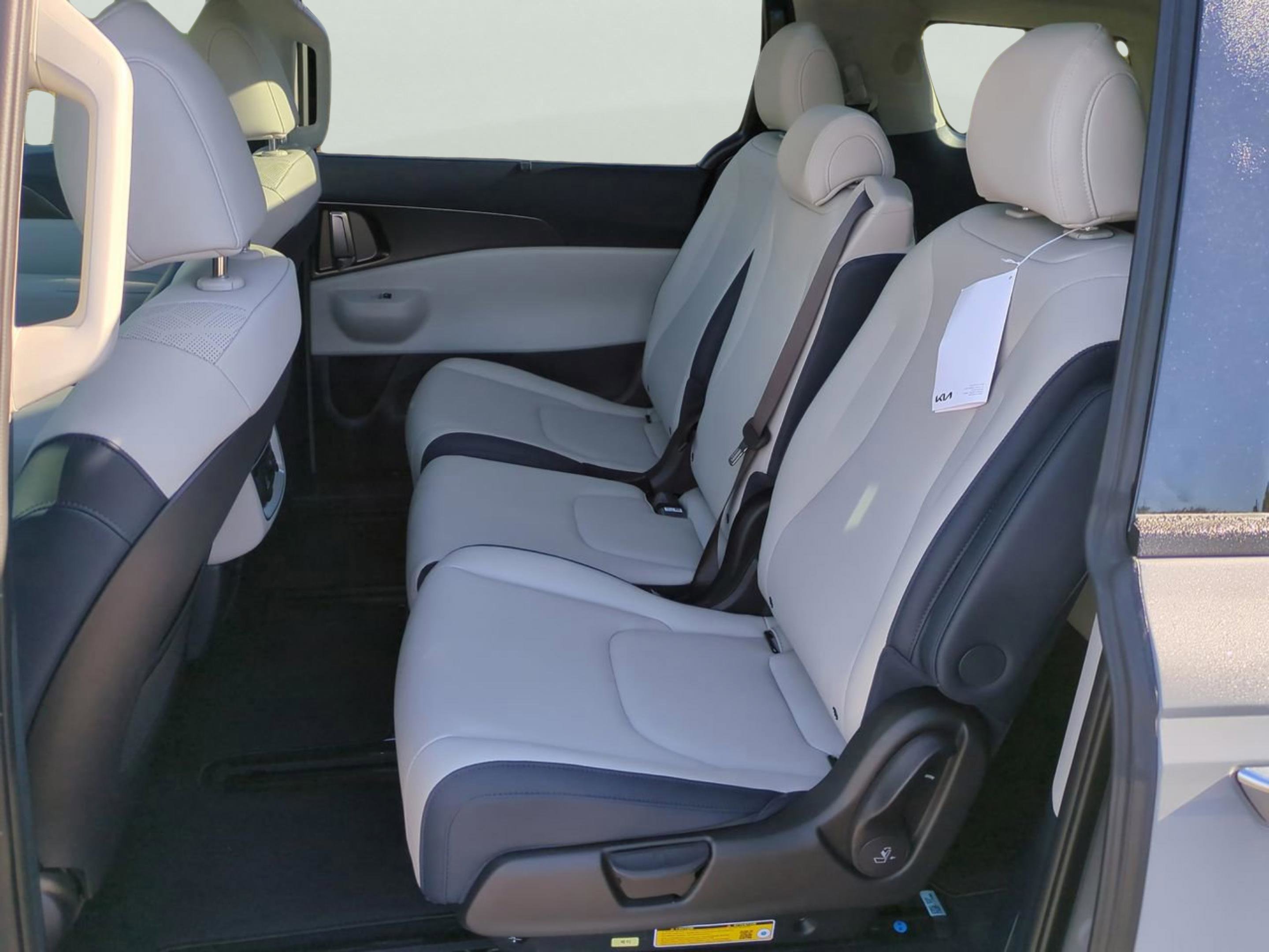New 2026 Ceramic Silver Kia SX image 17