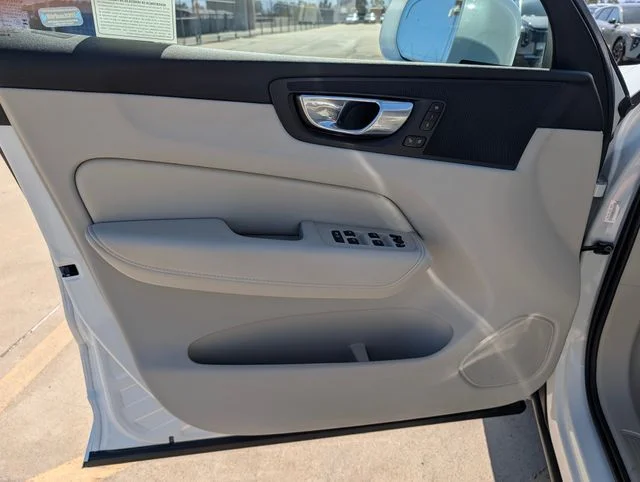 2023 Volvo XC60 Plus - Photo 18