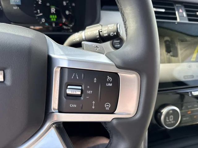 Used 2025 White Land Rover S image 36