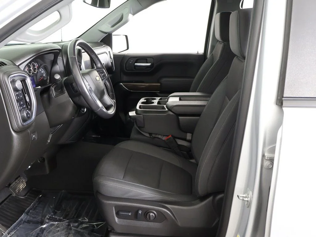Used 2022 Silver Ice Metallic Chevrolet LT image 27