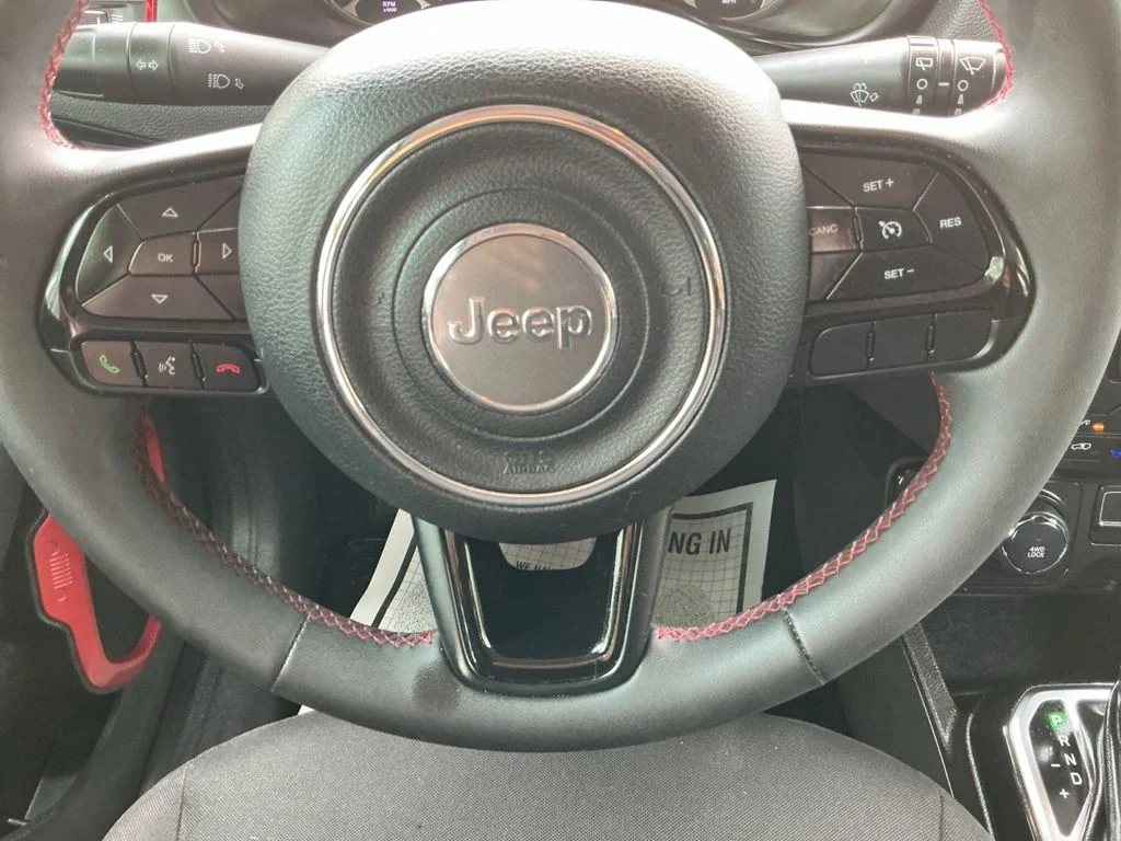 Used 2022 Red Jeep Latitude image 19