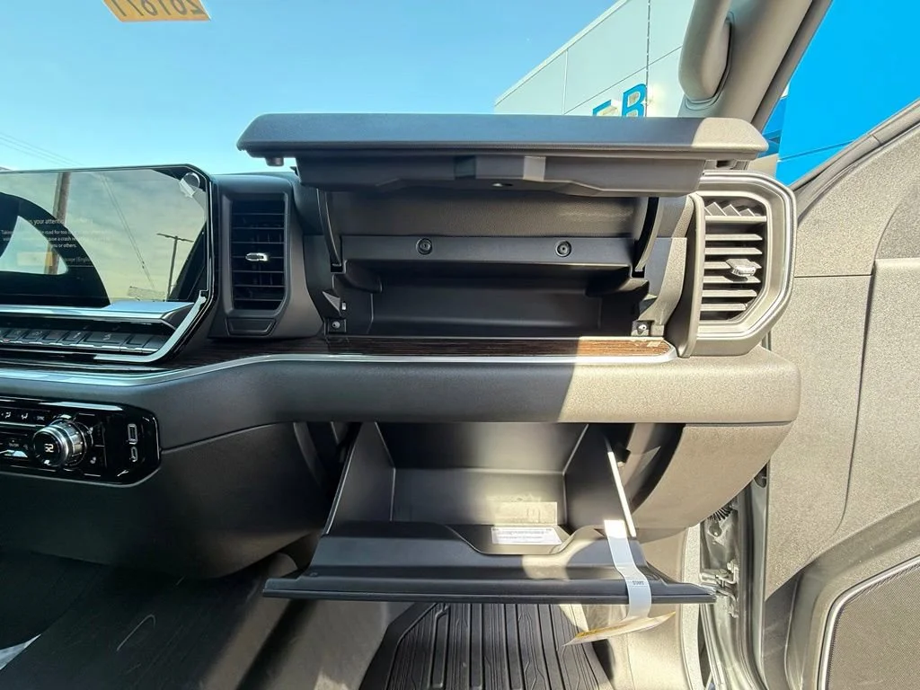 New 2026 Sterling Metallic GMC Elevation image 17