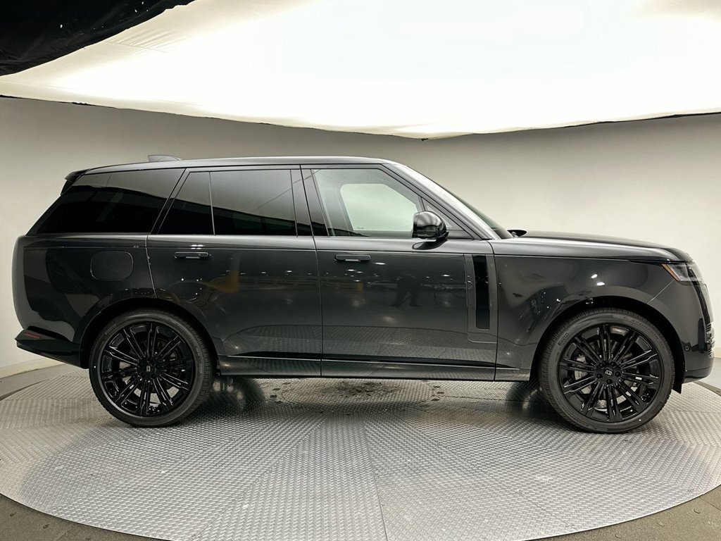 New 2027 Carpathian Grey Land Rover SE image 4
