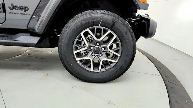 New 2026 Granite Crystal Metallic Clear-Coat Exterior Paint Jeep Sahara image 20