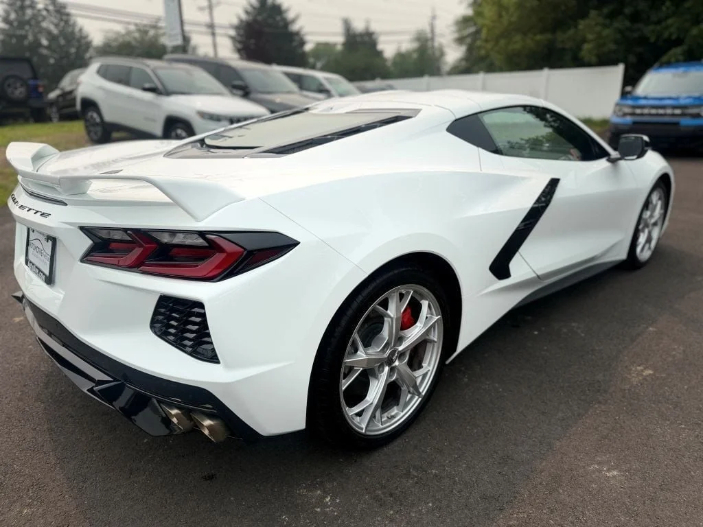 Used 2023 Arctic White Chevrolet 2dr Stingray Coupe w/2LT Z51 Performance Package & Front Lift image 4