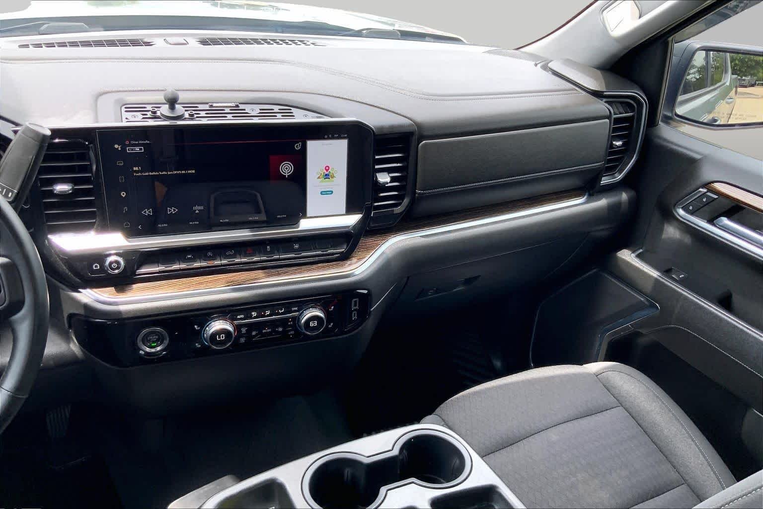 Used 2023 Sterling Metallic GMC Elevation image 7